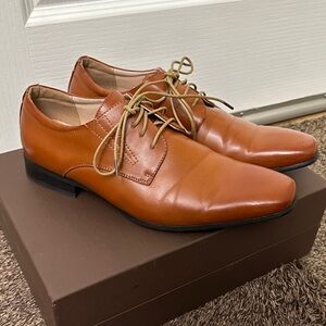 Classic Brown Leather Oxford Shoes with Polished Finish